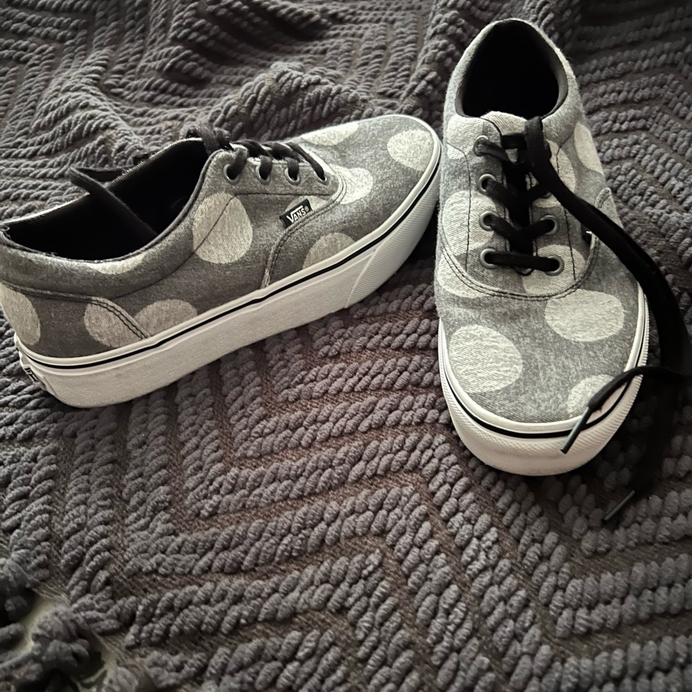 Vans platform size 8 gray dots sneakers. Great condition!! Very cute.
